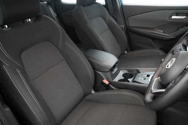 Nissan Qashqai 1.3 DIG-T MH 140 Acenta Premium with Rear View Camera