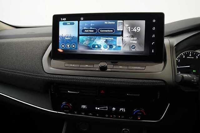 Nissan Qashqai 1.3 DIG-T MH 140 Acenta Premium with Rear View Camera