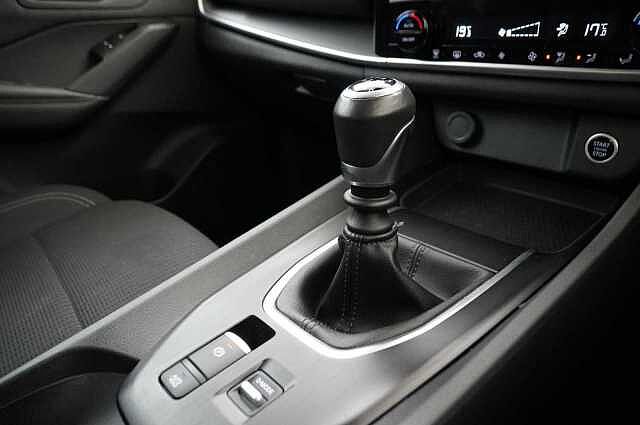 Nissan Qashqai 1.3 DIG-T MH 140 Acenta Premium with Rear View Camera