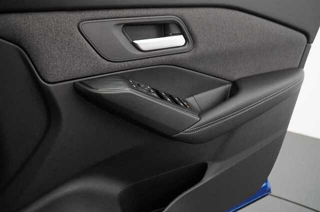 Nissan Qashqai 1.3 DIG-T MH 140 Acenta Premium with Rear View Camera