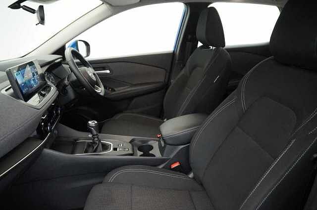 Nissan Qashqai 1.3 DIG-T MH 140 Acenta Premium with Rear View Camera