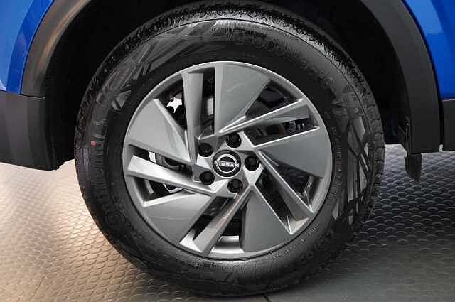 Nissan Qashqai 1.3 DIG-T MH 140 Acenta Premium with Rear View Camera