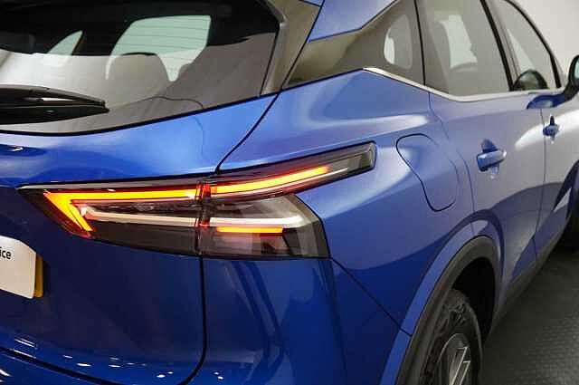 Nissan Qashqai 1.3 DIG-T MH 140 Acenta Premium with Rear View Camera