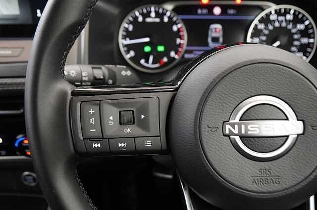 Nissan Qashqai 1.3 DIG-T MH 140 Acenta Premium with Rear View Camera