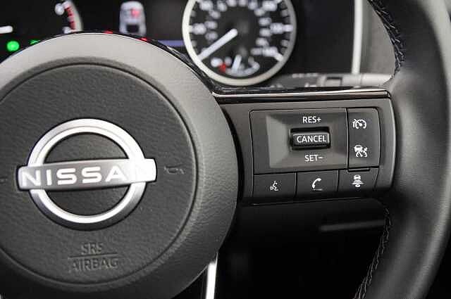 Nissan Qashqai 1.3 DIG-T MH 140 Acenta Premium with Rear View Camera