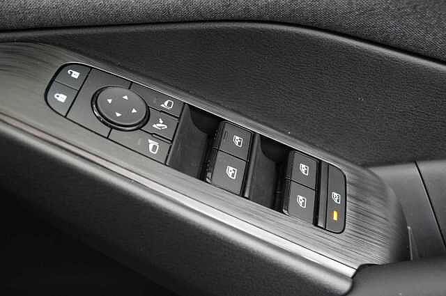 Nissan Qashqai 1.3 DIG-T MH 140 Acenta Premium with Rear View Camera