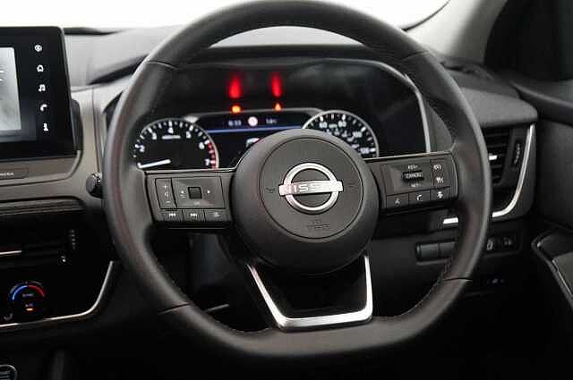 Nissan Qashqai 1.3 DIG-T MH 140 Acenta Premium with Rear View Camera