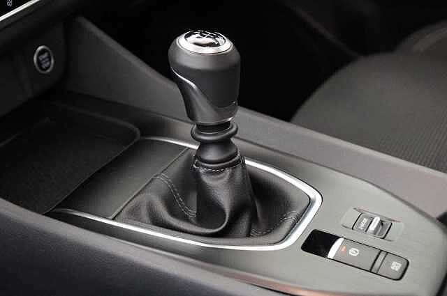 Nissan Qashqai 1.3 DIG-T MH 140 Acenta Premium with Rear View Camera