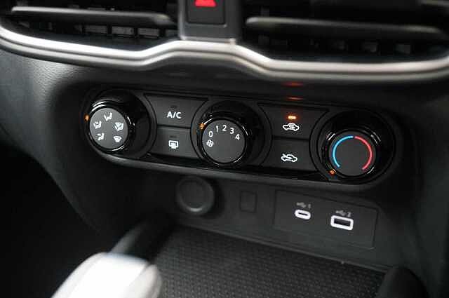 Nissan Juke 1.0 DIG-T 114 Acenta Premium DCT Auto with Sat Nav and Rear View Camera