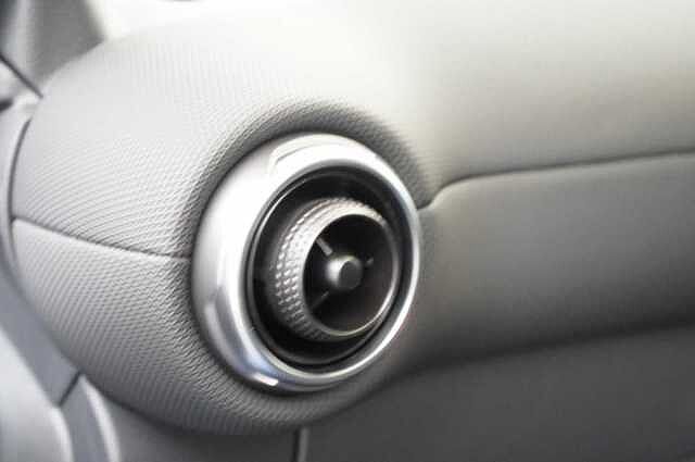 Nissan Juke 1.0 DIG-T 114 N-Connecta DCT Auto with Sat Nav and Rear View Camera