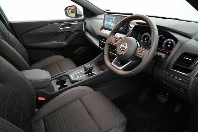 Nissan Qashqai 1.3 DIG-T MH 158 Tekna X-Tronic Auto with Glass Roof and Pro Pilot Assist