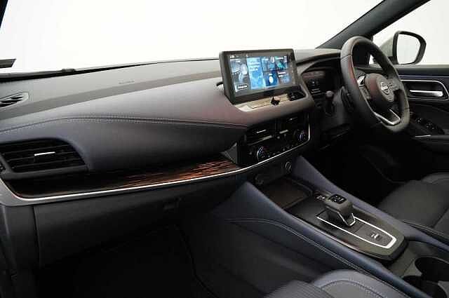 Nissan Qashqai 1.3 DIG-T MH 158 Tekna X-Tronic Auto with Glass Roof and Pro Pilot Assist