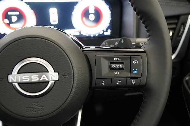Nissan Qashqai 1.3 DIG-T MH 158 Tekna X-Tronic Auto with Glass Roof and Pro Pilot Assist