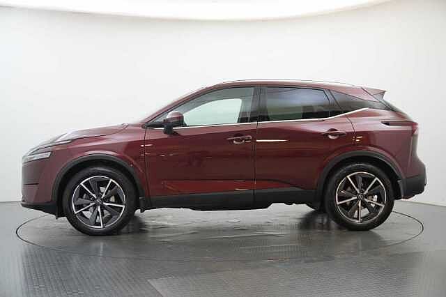 Nissan Qashqai 1.3 DIG-T MH 158 Tekna X-Tronic Auto with Glass Roof and Pro Pilot Assist