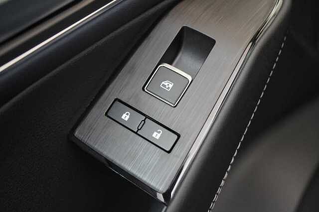 Nissan Qashqai 1.3 DIG-T MH 158 Tekna X-Tronic Auto with Glass Roof and Pro Pilot Assist