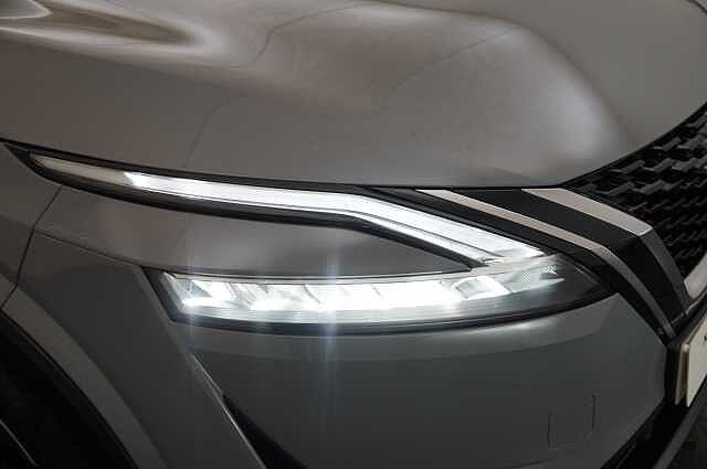 Nissan Qashqai 1.3 DIG-T MH 140 Tekna with Drive Assist Technology and Glass Roof