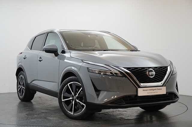 Nissan Qashqai 1.3 DIG-T MH 140 Tekna with Drive Assist Technology and Glass Roof