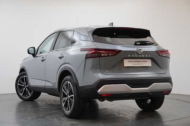 Nissan Qashqai 1.3 DIG-T MH 140 Tekna with Drive Assist Technology and Glass Roof