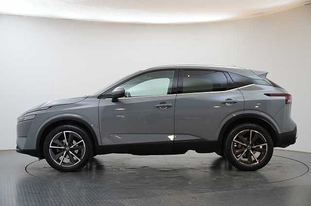 Nissan Qashqai 1.3 DIG-T MH 140 Tekna with Drive Assist Technology and Glass Roof
