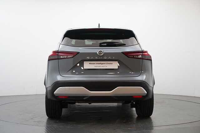 Nissan Qashqai 1.3 DIG-T MH 140 Tekna with Drive Assist Technology and Glass Roof
