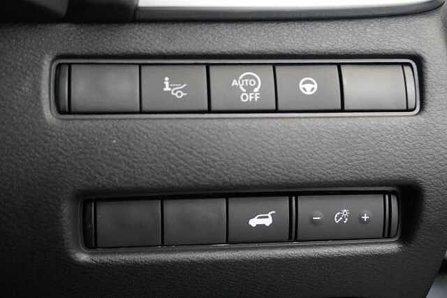 Nissan Qashqai 1.3 DIG-T MH 140 Tekna with Drive Assist Technology and Glass Roof
