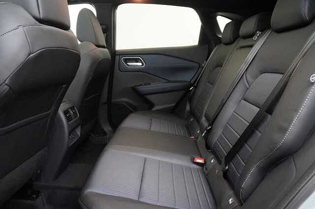 Nissan Qashqai 1.3 DIG-T MH 140 Tekna with Drive Assist Technology and Glass Roof