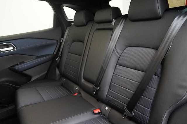 Nissan Qashqai 1.3 DIG-T MH 140 Tekna with Drive Assist Technology and Glass Roof