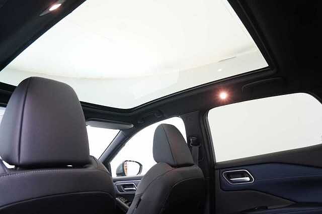 Nissan Qashqai 1.3 DIG-T MH 140 Tekna with Drive Assist Technology and Glass Roof