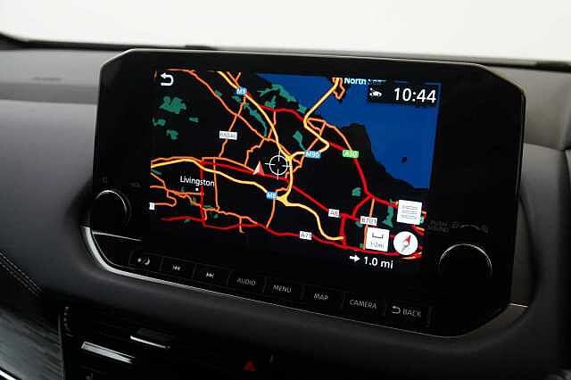 Nissan Qashqai 1.3 DIG-T MH 140 Tekna with Drive Assist Technology and Glass Roof