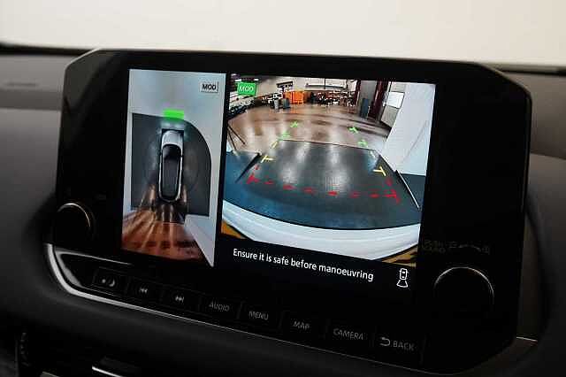 Nissan Qashqai 1.3 DIG-T MH 140 Tekna with Drive Assist Technology and Glass Roof