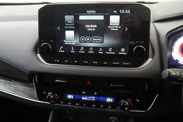 Nissan Qashqai 1.3 DIG-T MH 140 Tekna with Drive Assist Technology and Glass Roof