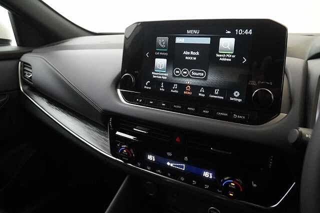 Nissan Qashqai 1.3 DIG-T MH 140 Tekna with Drive Assist Technology and Glass Roof