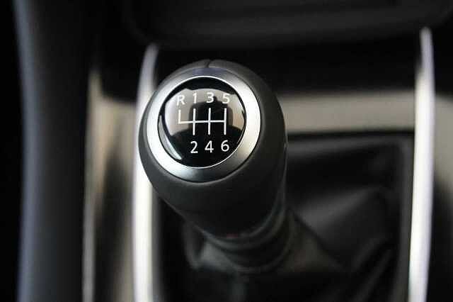 Nissan Qashqai 1.3 DIG-T MH 140 Tekna with Drive Assist Technology and Glass Roof