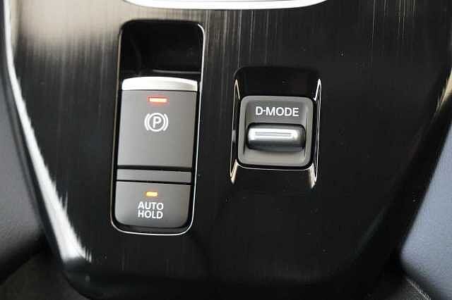 Nissan Qashqai 1.3 DIG-T MH 140 Tekna with Drive Assist Technology and Glass Roof