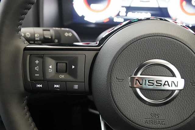 Nissan Qashqai 1.3 DIG-T MH 140 Tekna with Drive Assist Technology and Glass Roof