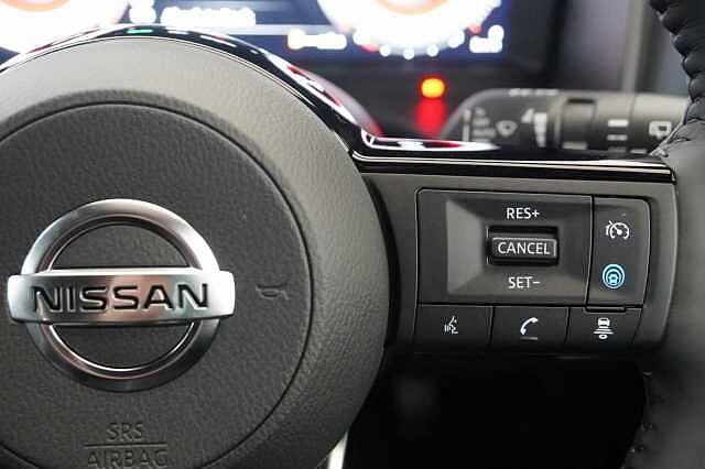 Nissan Qashqai 1.3 DIG-T MH 140 Tekna with Drive Assist Technology and Glass Roof
