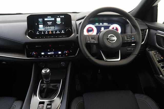 Nissan Qashqai 1.3 DIG-T MH 140 Tekna with Drive Assist Technology and Glass Roof