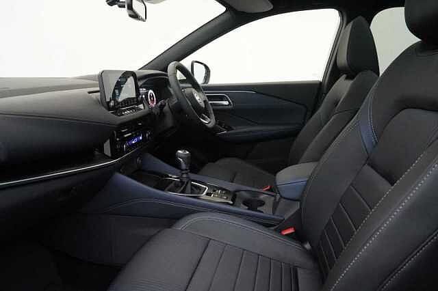 Nissan Qashqai 1.3 DIG-T MH 140 Tekna with Drive Assist Technology and Glass Roof