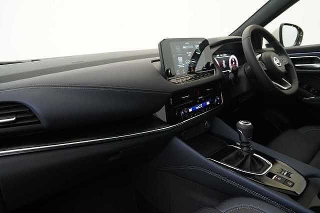 Nissan Qashqai 1.3 DIG-T MH 140 Tekna with Drive Assist Technology and Glass Roof