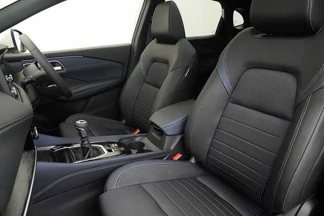Nissan Qashqai 1.3 DIG-T MH 140 Tekna with Drive Assist Technology and Glass Roof