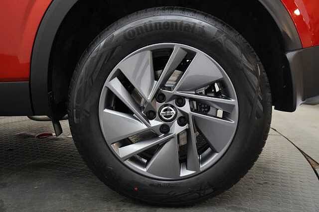 Nissan Qashqai 1.3 DIG-T MH 140 Acenta Premium with Rear View Camera and Intelligent Key