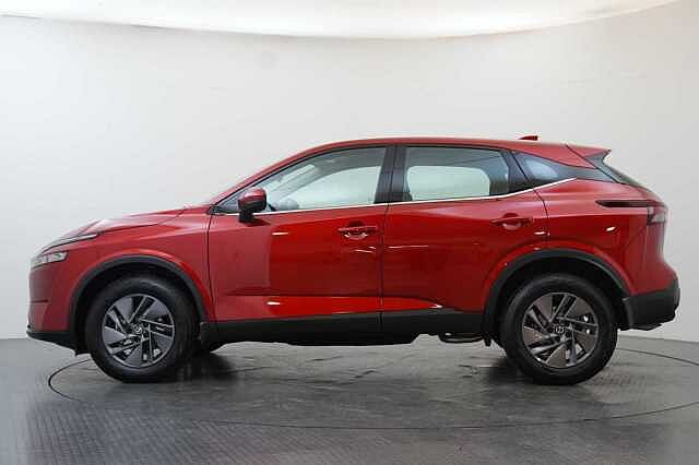 Nissan Qashqai 1.3 DIG-T MH 140 Acenta Premium with Rear View Camera and Intelligent Key