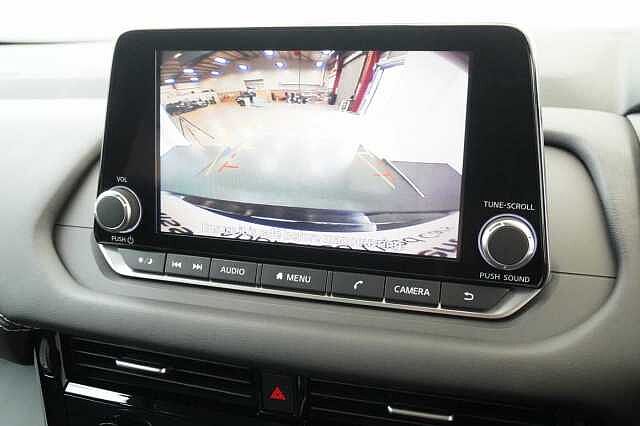 Nissan Qashqai 1.3 DIG-T MH 140 Acenta Premium with Rear View Camera and Intelligent Key