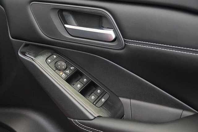 Nissan Qashqai 1.3 DIG-T MH 140 Acenta Premium with Rear View Camera and Intelligent Key