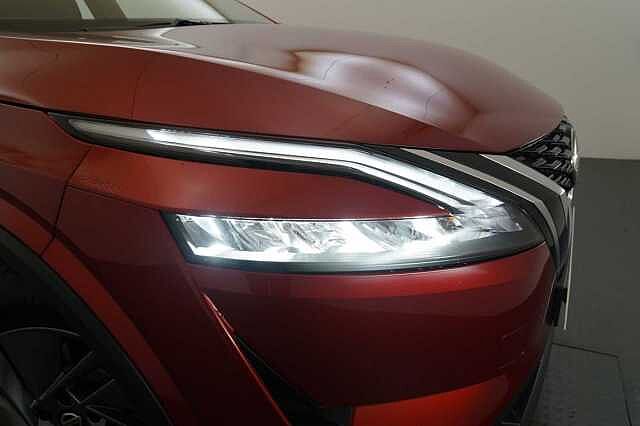 Nissan Qashqai 1.3 DIG-T MH 140 Acenta Premium with Rear View Camera and Intelligent Key