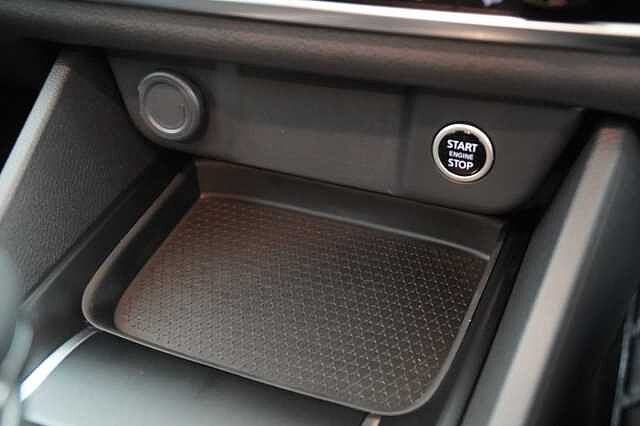 Nissan Qashqai 1.3 DIG-T MH 140 Acenta Premium with Rear View Camera and Intelligent Key