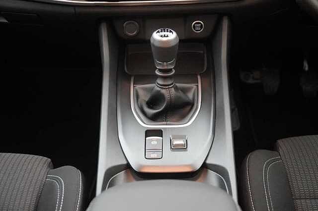 Nissan Qashqai 1.3 DIG-T MH 140 Acenta Premium with Rear View Camera and Intelligent Key