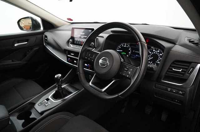 Nissan Qashqai 1.3 DIG-T MH 140 Acenta Premium with Rear View Camera and Intelligent Key