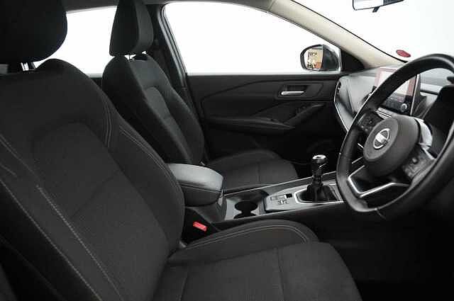 Nissan Qashqai 1.3 DIG-T MH 140 Acenta Premium with Rear View Camera and Intelligent Key