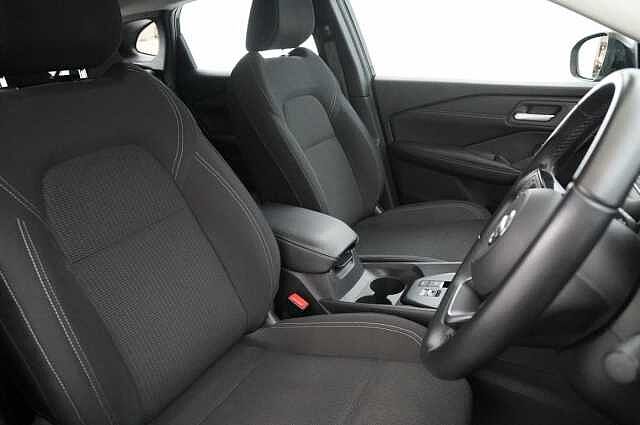 Nissan Qashqai 1.3 DIG-T MH 140 Acenta Premium with Rear View Camera and Intelligent Key